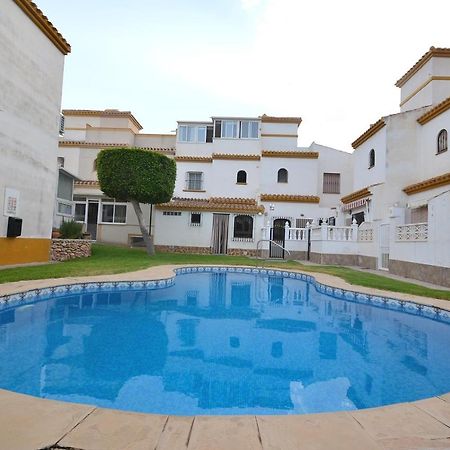 Agradable Adosado Con Piscina, Duchas Hidromasaje Villa Torrevieja Eksteriør billede