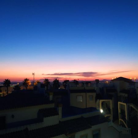 Agradable Adosado Con Piscina, Duchas Hidromasaje Villa Torrevieja Eksteriør billede