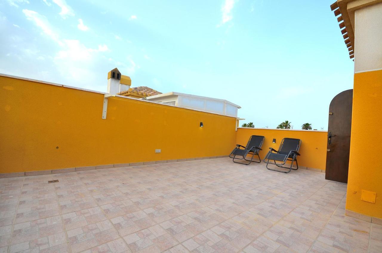 Agradable Adosado Con Piscina, Duchas Hidromasaje Villa Torrevieja Eksteriør billede