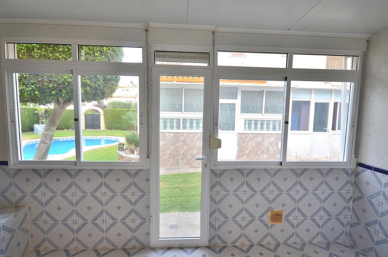 Agradable Adosado Con Piscina, Duchas Hidromasaje Villa Torrevieja Eksteriør billede