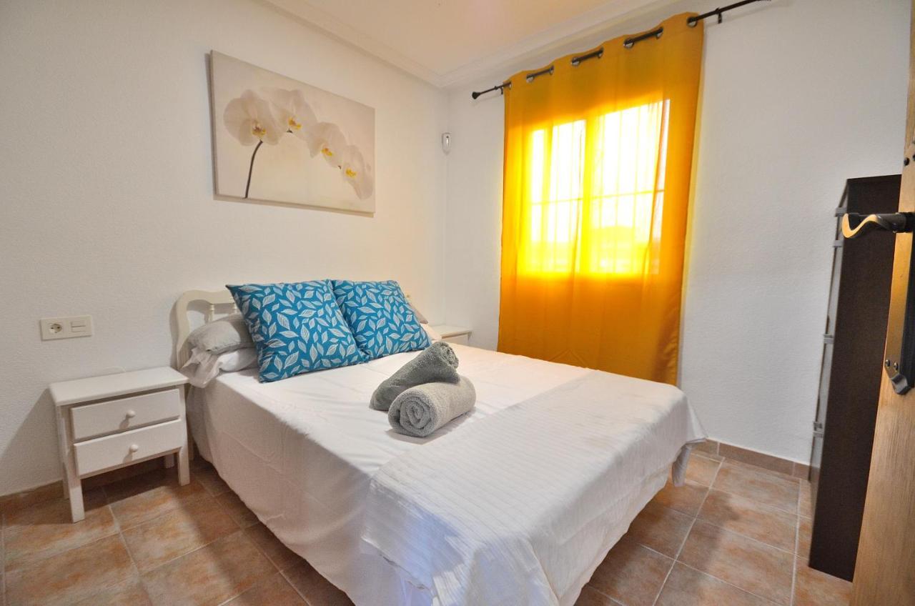 Agradable Adosado Con Piscina, Duchas Hidromasaje Villa Torrevieja Eksteriør billede