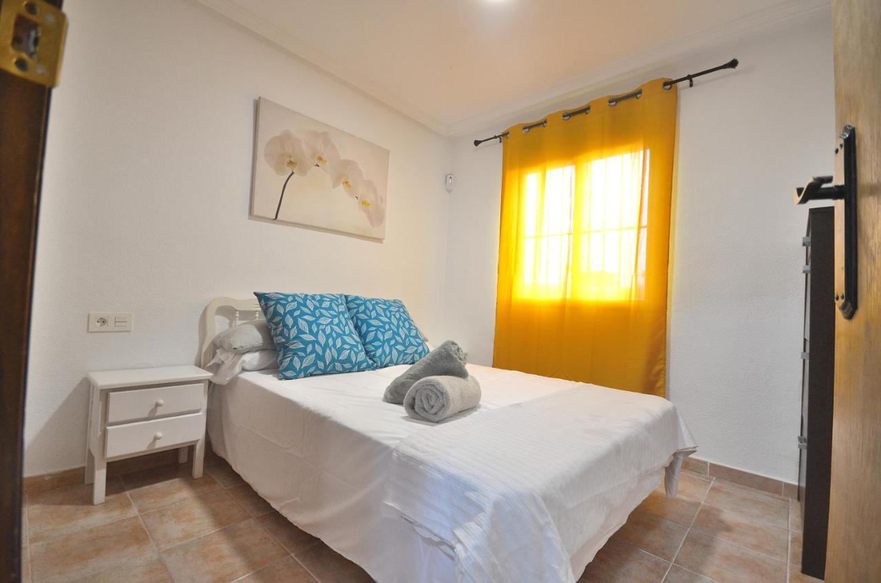 Agradable Adosado Con Piscina, Duchas Hidromasaje Villa Torrevieja Eksteriør billede
