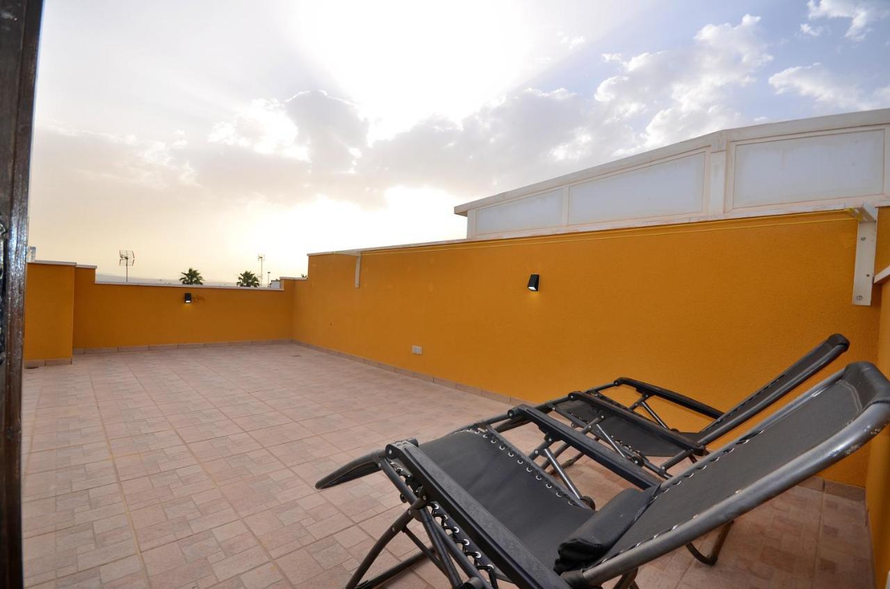 Agradable Adosado Con Piscina, Duchas Hidromasaje Villa Torrevieja Eksteriør billede