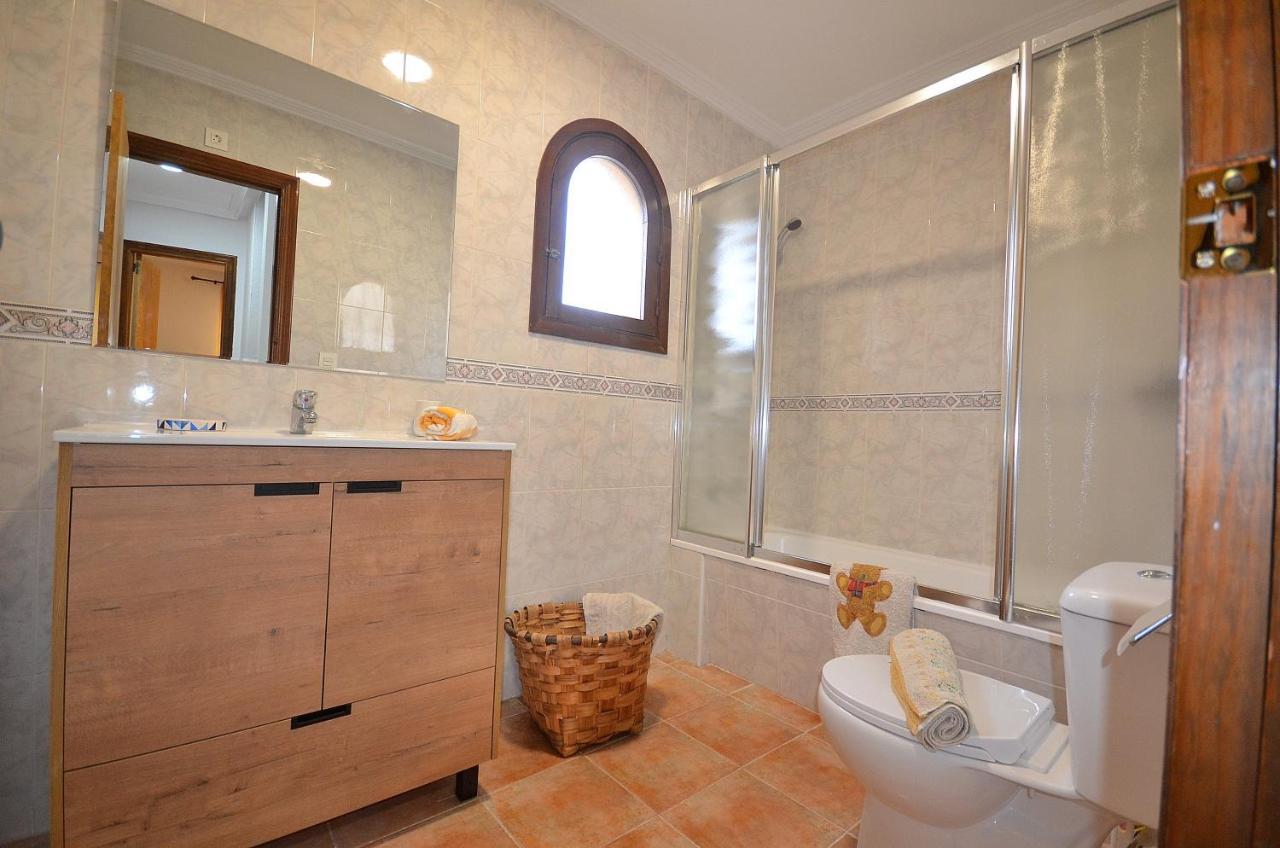Agradable Adosado Con Piscina, Duchas Hidromasaje Villa Torrevieja Eksteriør billede