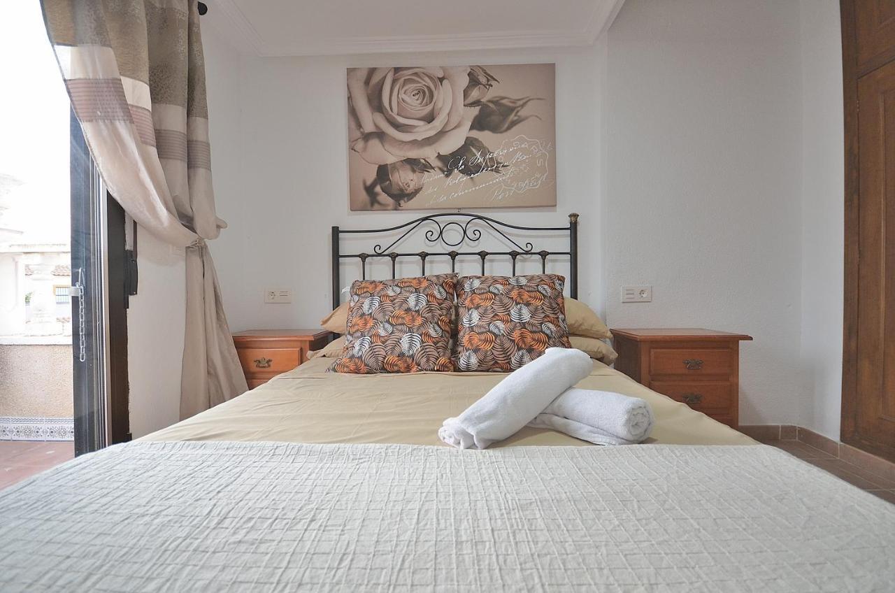 Agradable Adosado Con Piscina, Duchas Hidromasaje Villa Torrevieja Eksteriør billede