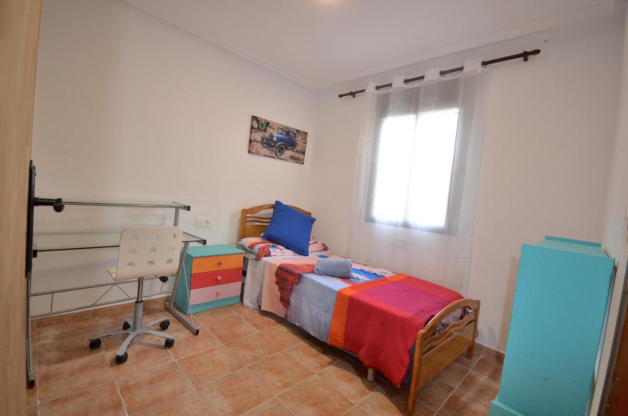 Agradable Adosado Con Piscina, Duchas Hidromasaje Villa Torrevieja Eksteriør billede