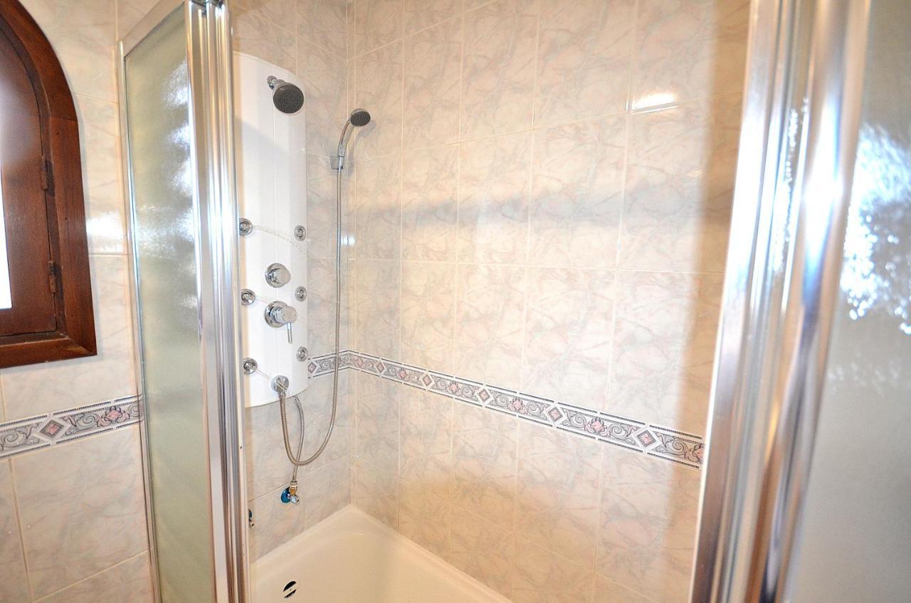Agradable Adosado Con Piscina, Duchas Hidromasaje Villa Torrevieja Eksteriør billede