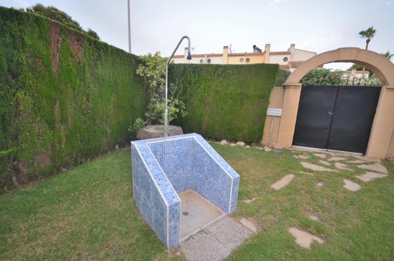 Agradable Adosado Con Piscina, Duchas Hidromasaje Villa Torrevieja Eksteriør billede