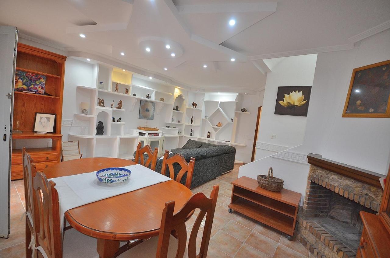 Agradable Adosado Con Piscina, Duchas Hidromasaje Villa Torrevieja Eksteriør billede
