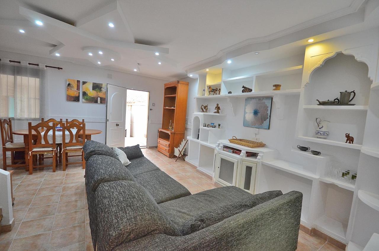 Agradable Adosado Con Piscina, Duchas Hidromasaje Villa Torrevieja Eksteriør billede