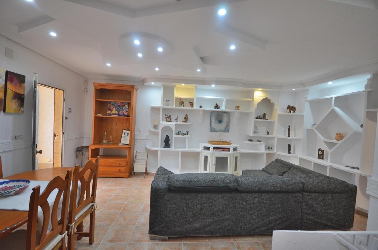 Agradable Adosado Con Piscina, Duchas Hidromasaje Villa Torrevieja Eksteriør billede