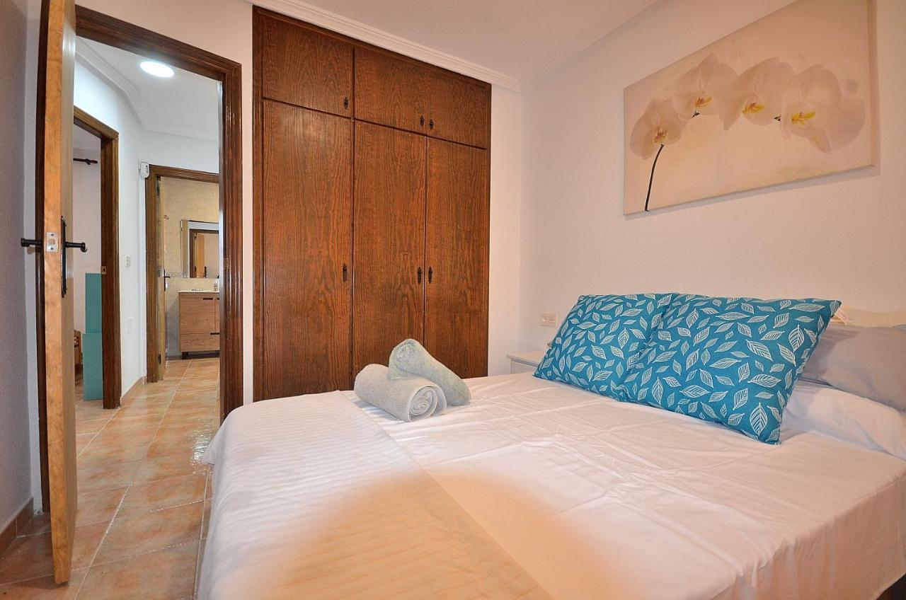 Agradable Adosado Con Piscina, Duchas Hidromasaje Villa Torrevieja Eksteriør billede