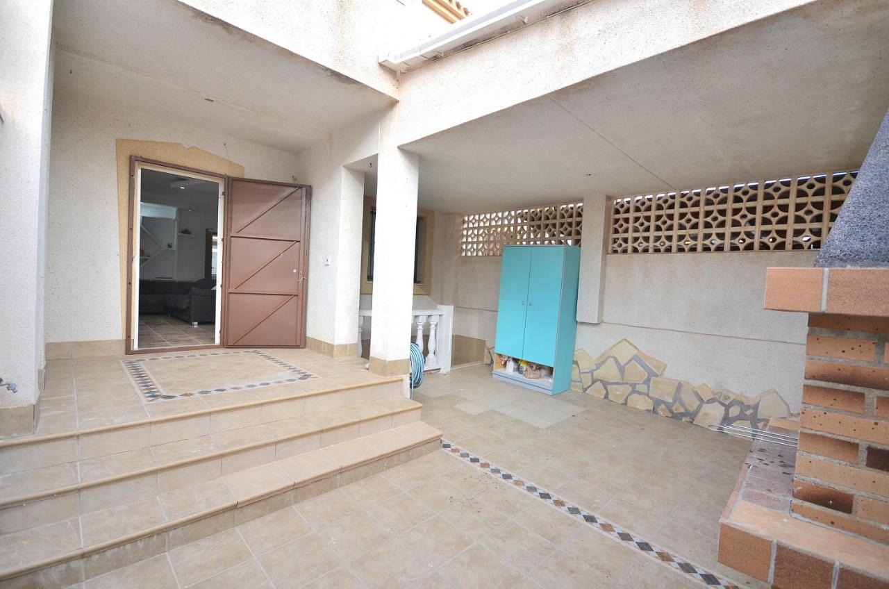 Agradable Adosado Con Piscina, Duchas Hidromasaje Villa Torrevieja Eksteriør billede